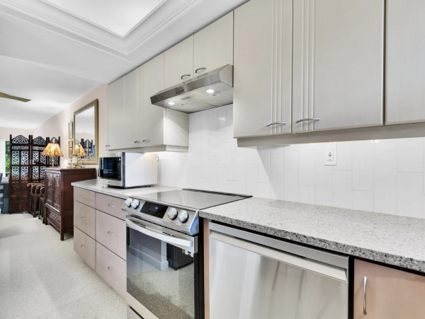 Two Bedroom Vacation Rental Two Blocks to the Beach in Naples