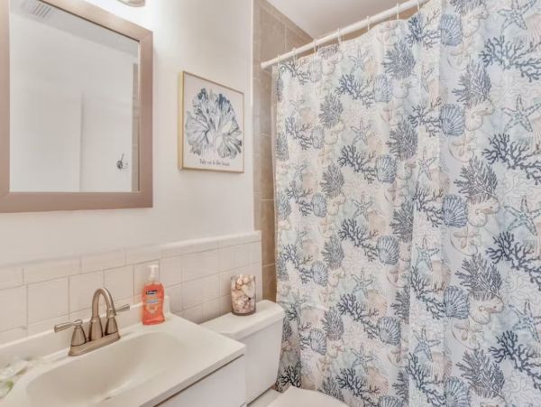 Cozy Two Bedroom Duplex Close to the Beach in Naples