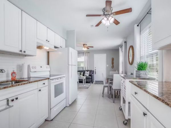 Cozy Two Bedroom Duplex Close to the Beach in Naples