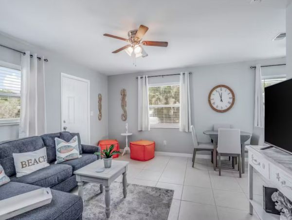 Cozy Two Bedroom Duplex Close to the Beach in Naples