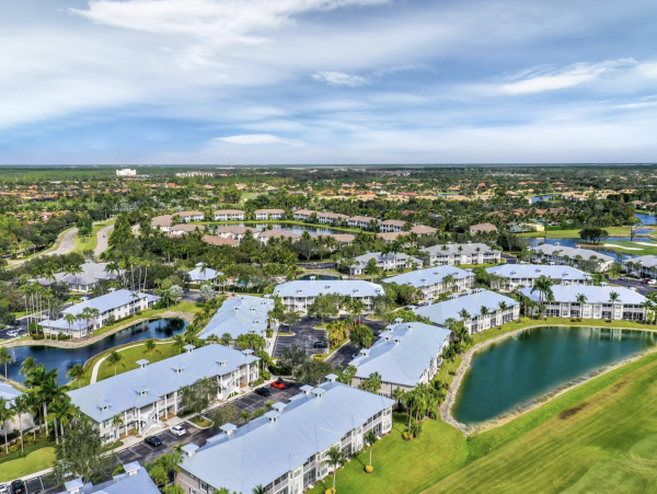 Resort Style Condo Two Bedrooms in Naples