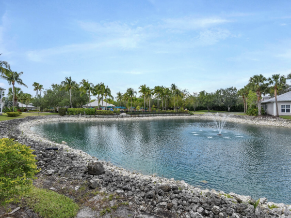 Resort Style Condo Two Bedrooms in Naples