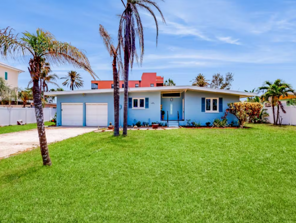 Lovely Vacation Home with 2 Bedrooms in Bradenton Beach