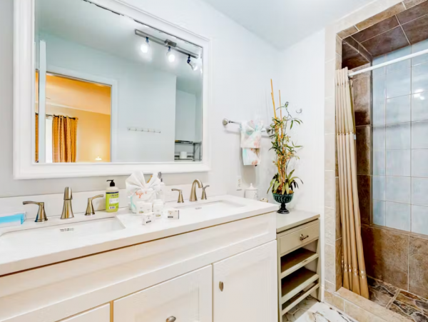 Lovely Vacation Home with 2 Bedrooms in Bradenton Beach