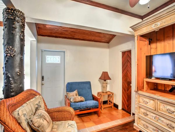 Lake Worth Charming Three Bedroom Vacation Rental