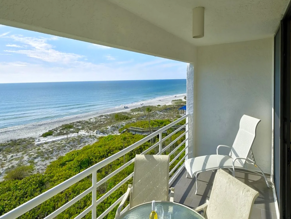 Unforgettable Coastal Retreat with 2 Bedrooms