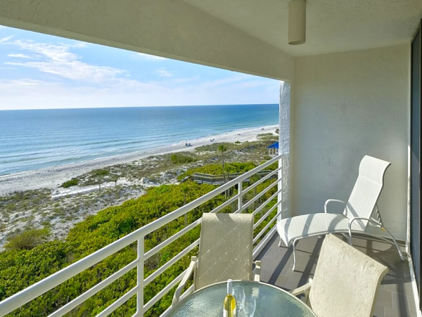 Unforgettable Coastal Retreat with 2 Bedrooms