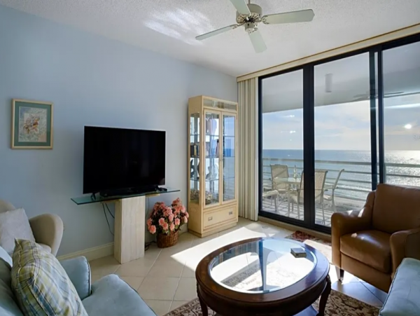 Unforgettable Coastal Retreat with 2 Bedrooms