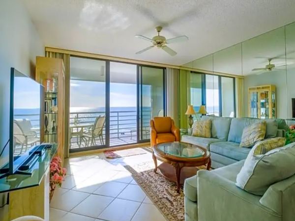 Unforgettable Coastal Retreat with 2 Bedrooms