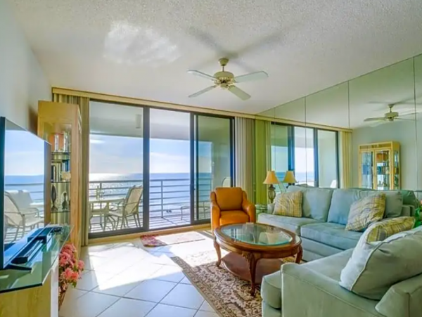 Unforgettable Coastal Retreat with 2 Bedrooms