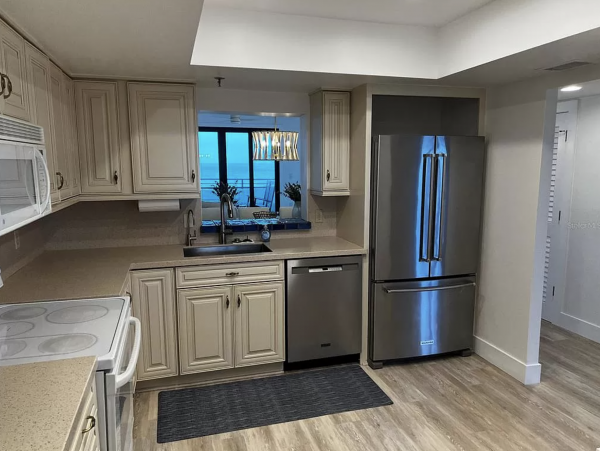 Gorgeous Three Bedroom Beachfront Penthouse in Longboat Key