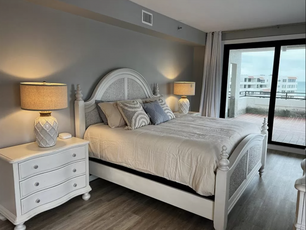 Gorgeous Three Bedroom Beachfront Penthouse in Longboat Key