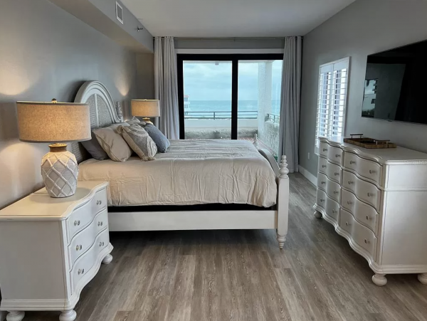 Gorgeous Three Bedroom Beachfront Penthouse in Longboat Key
