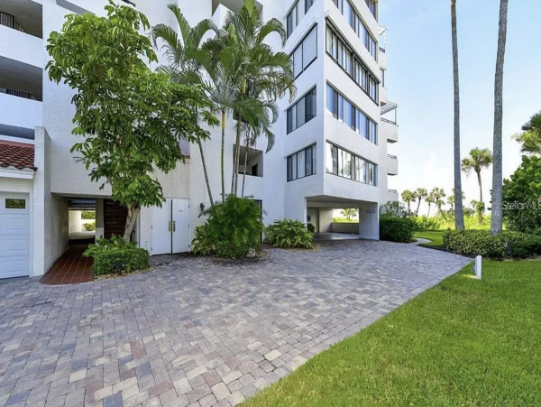 Gorgeous Three Bedroom Beachfront Penthouse in Longboat Key