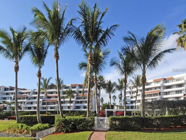 Gorgeous Three Bedroom Beachfront Penthouse in Longboat Key