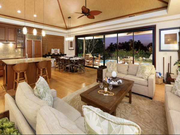 Single Level Four Bedroom Luxury Vacation Villa Waimea