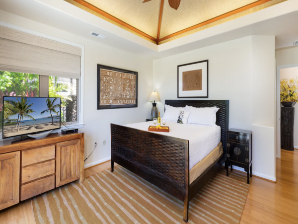 Single Level Four Bedroom Luxury Vacation Villa Waimea