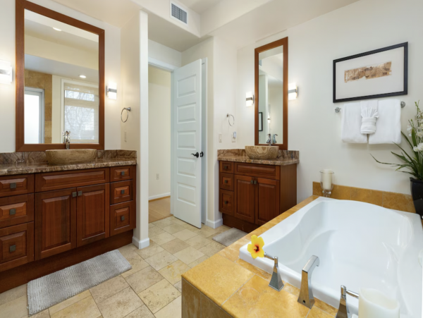 Single Level Four Bedroom Luxury Vacation Villa Waimea