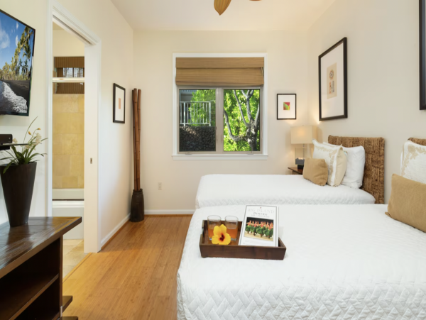 Single Level Four Bedroom Luxury Vacation Villa Waimea