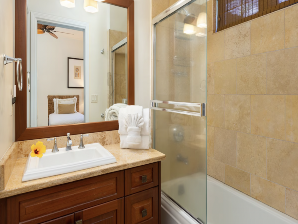 Single Level Four Bedroom Luxury Vacation Villa Waimea