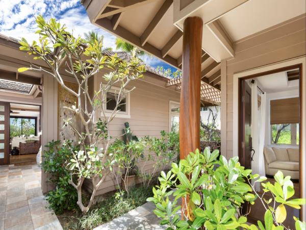 Single Level Four Bedroom Luxury Vacation Villa Waimea