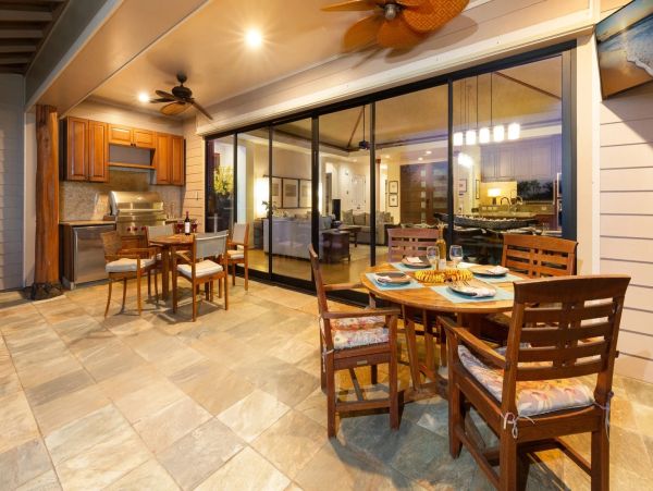 Single Level Four Bedroom Luxury Vacation Villa Waimea