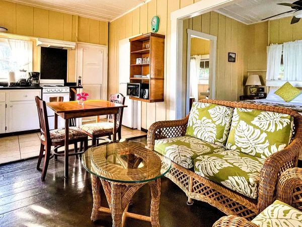 Oceanfront Vacation Cottage Studio in Waimea