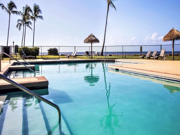 Oceanfront Vacation Cottage Studio in Waimea
