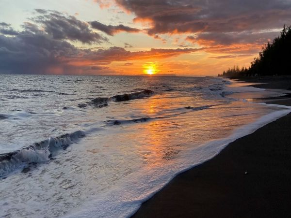 Oceanfront Vacation Cottage Studio in Waimea