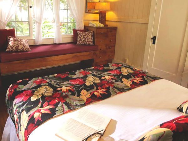 2 Bedroom Cottage in Waimea in the Perfect Spot with Shared Pool