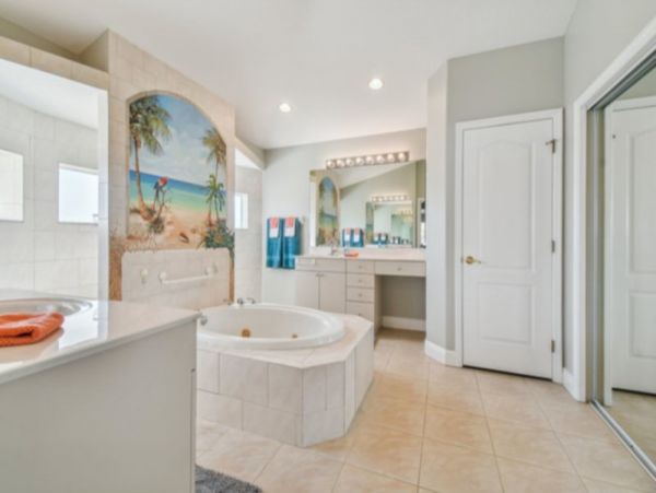 Four Bedroom Canal Front Vacation Rental in Cape Coral