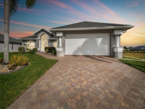 Four Bedroom Canal Front Vacation Rental in Cape Coral