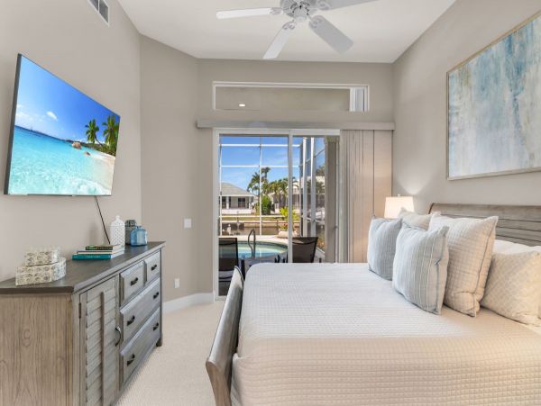 Waterfront Retreat with Private Caged Pool in Marco Island