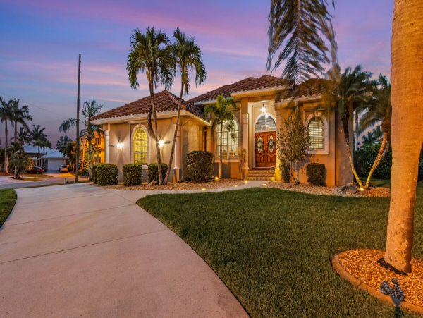 Stunning Canal Views from this Three Bedroom Vacation Home