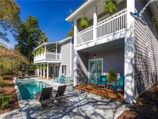 Beautiful 6 Bedroom Vacation Rental with Guest House