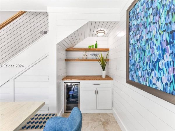Beautiful 6 Bedroom Vacation Rental with Guest House
