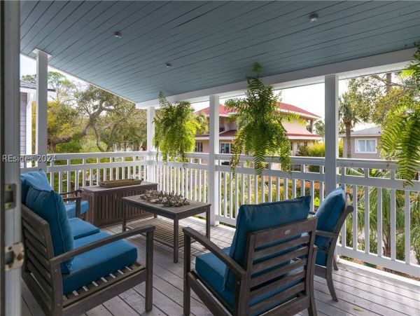 Beautiful 6 Bedroom Vacation Rental with Guest House