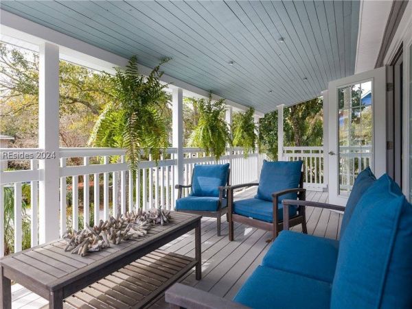 Beautiful 6 Bedroom Vacation Rental with Guest House