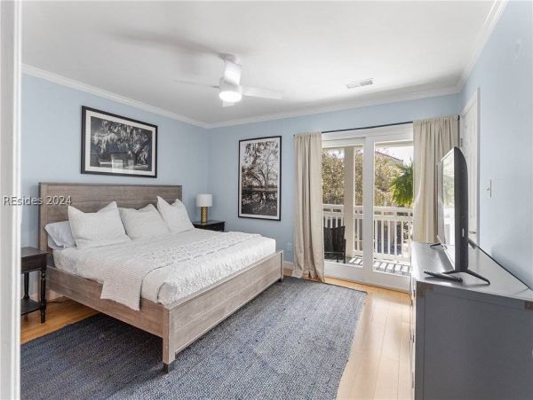 Beautiful 6 Bedroom Vacation Rental with Guest House