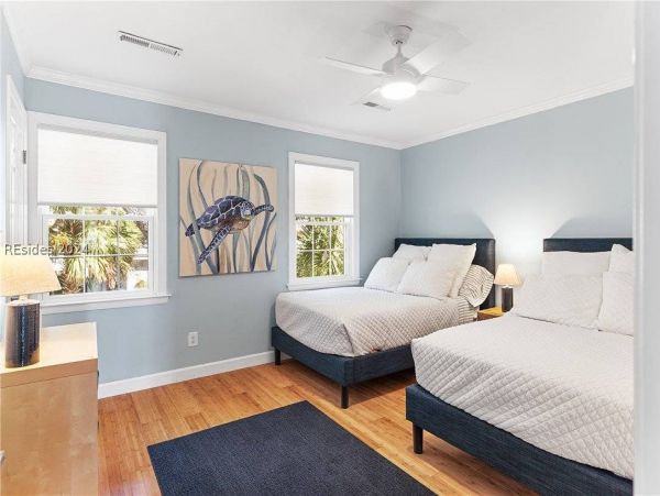 Beautiful 6 Bedroom Vacation Rental with Guest House