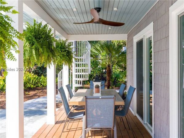 Beautiful 6 Bedroom Vacation Rental with Guest House