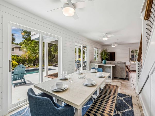Beautiful 6 Bedroom Vacation Rental with Guest House