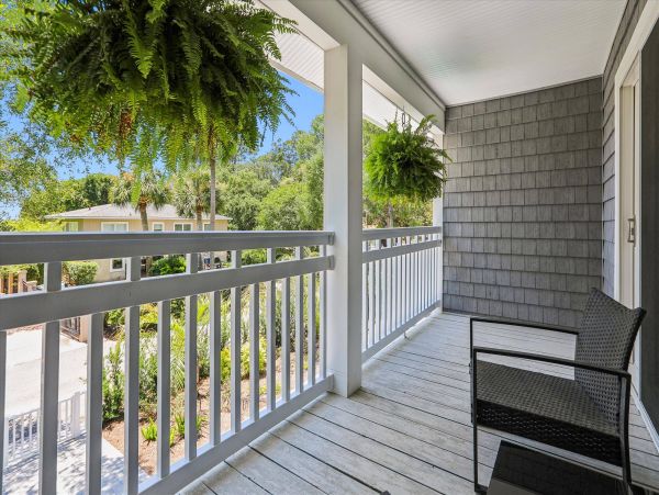 Beautiful 6 Bedroom Vacation Rental with Guest House