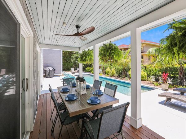Beautiful 6 Bedroom Vacation Rental with Guest House