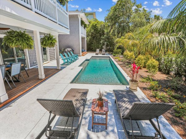 Beautiful 6 Bedroom Vacation Rental with Guest House