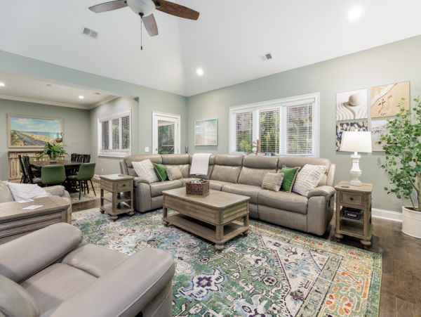 Charming Home 5 Min Walk to Beach in South Forest Beach