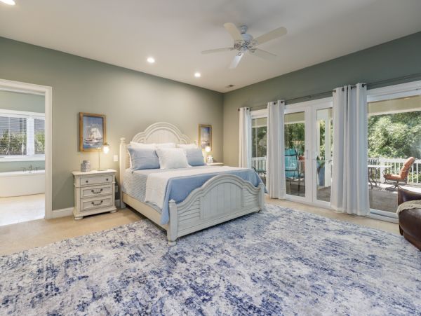 Charming Home 5 Min Walk to Beach in South Forest Beach