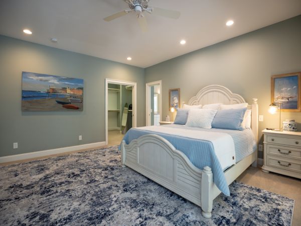 Charming Home 5 Min Walk to Beach in South Forest Beach
