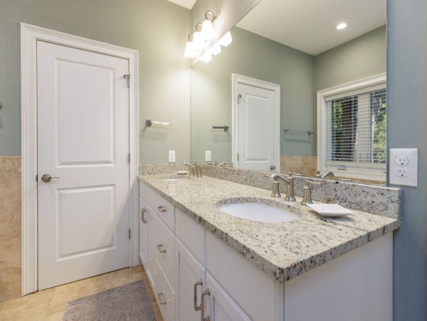 Charming Home 5 Min Walk to Beach in South Forest Beach