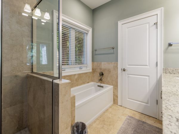 Charming Home 5 Min Walk to Beach in South Forest Beach